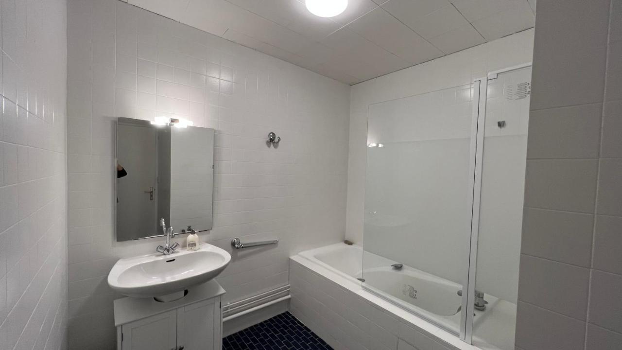 Appartement T4 70M2 - Meuble - Centre Ville - Proche Thermes Lons-le-Saunier Kültér fotó