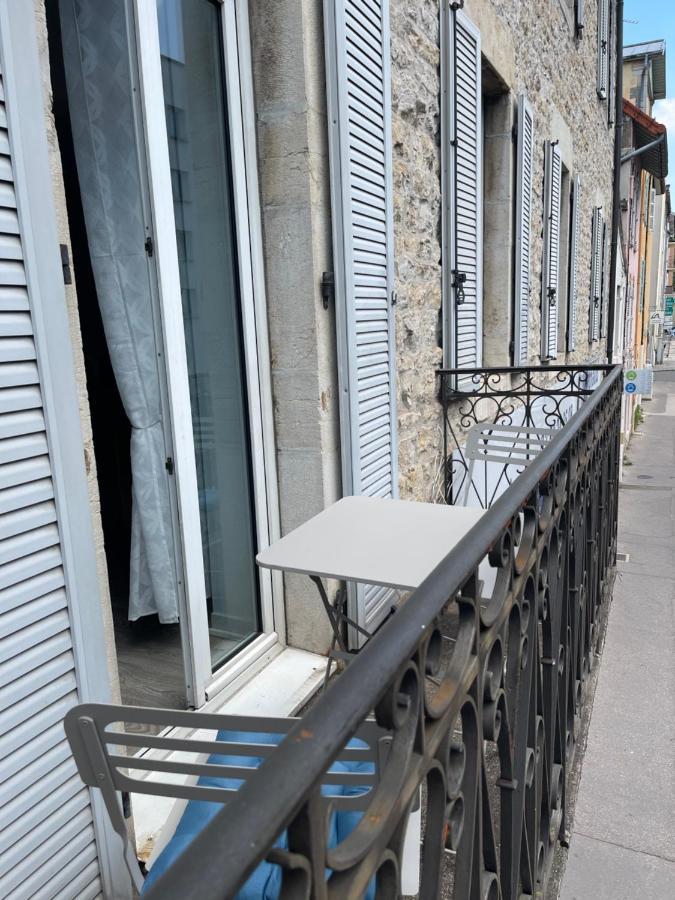Appartement T4 70M2 - Meuble - Centre Ville - Proche Thermes Lons-le-Saunier Kültér fotó